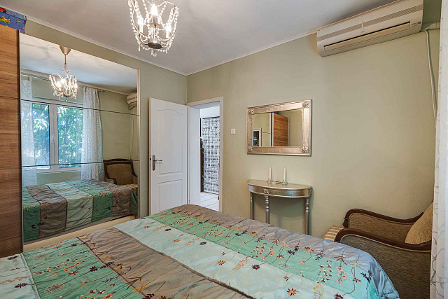 Three-Bedroom Ground-Floor Apartment with Private Entrance and Sea View — photo 18